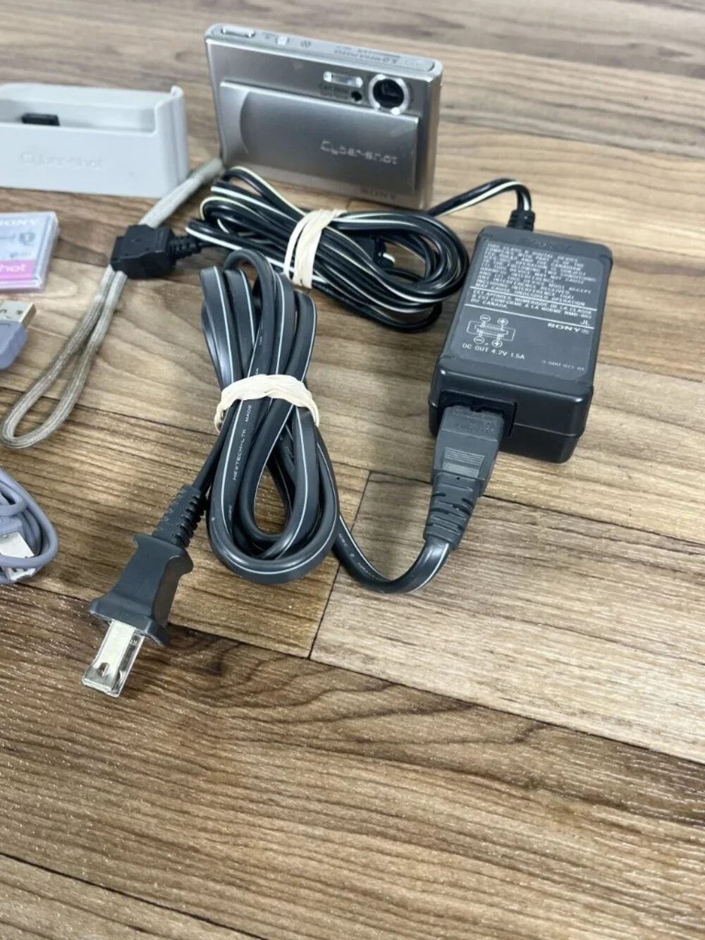 Sony Cyber-shot DSC-T1 5.0MP Digital Camera Silver Tested With Dock, Memory Card